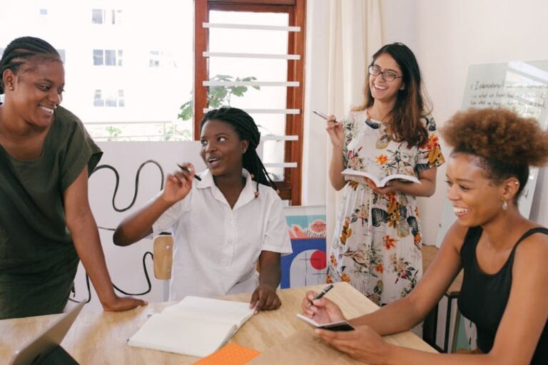 חשיפת האמת מאחורי החיוך המזויף בעולם העבודה